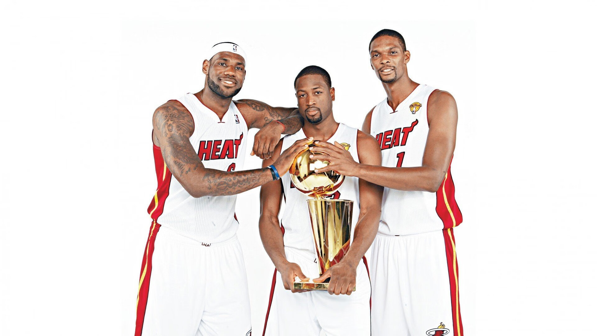 赫罗纳紧密传控体系提升控场效率，赫罗纳队服